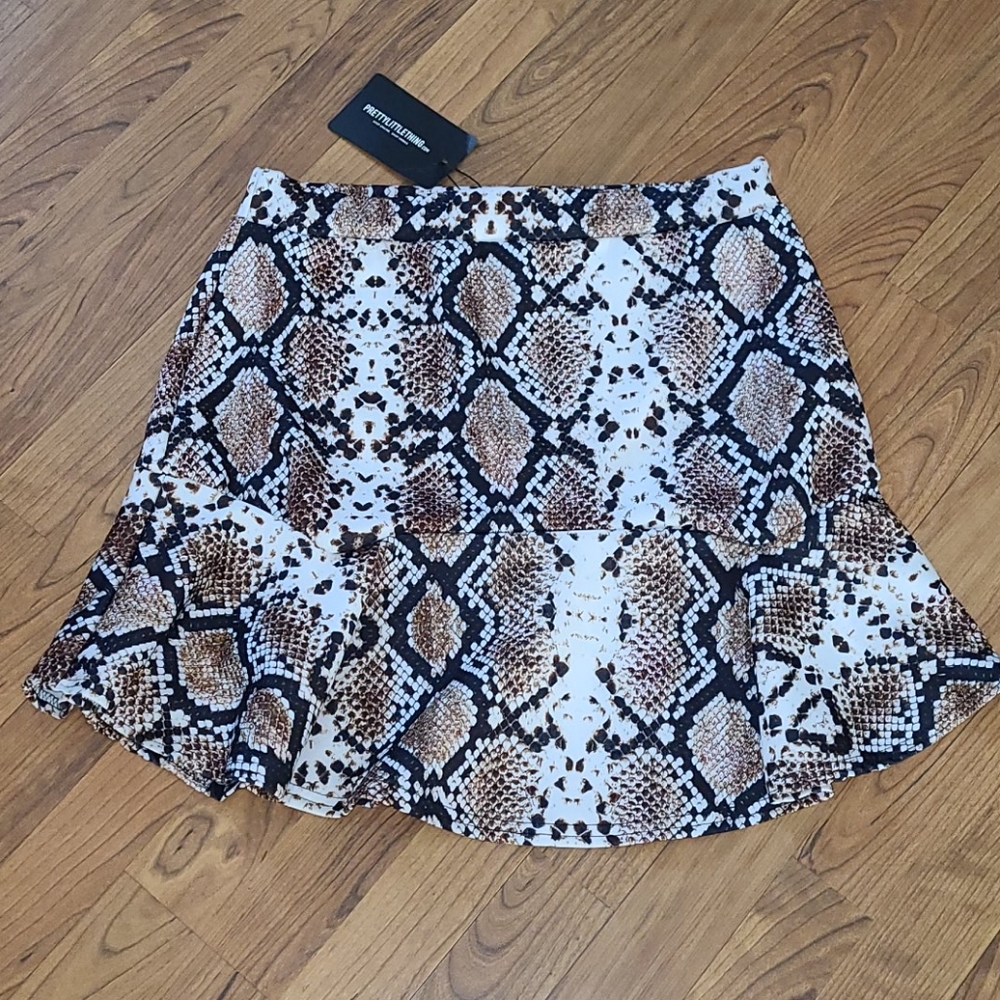 Pretty Little Thing Snakeskin Print Skirt